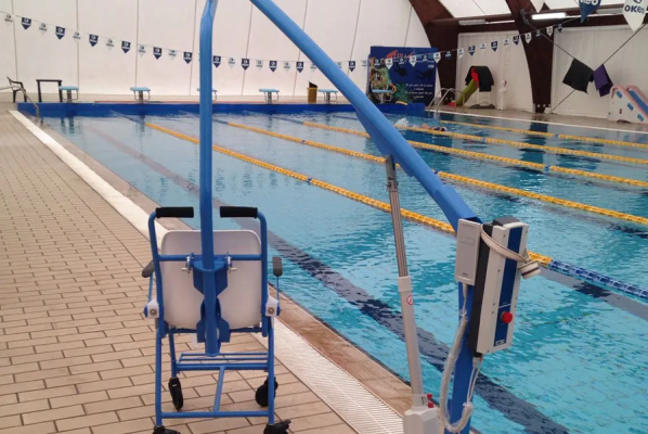 F145B Electric pivoting fixed pool lift with patent lift sling for pool access of disabled people
Max load 140kg 
